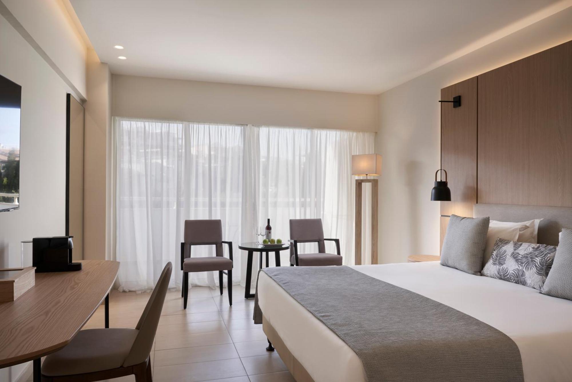 Hotel Atlantica Bay - Adults Only à Limassol Extérieur photo