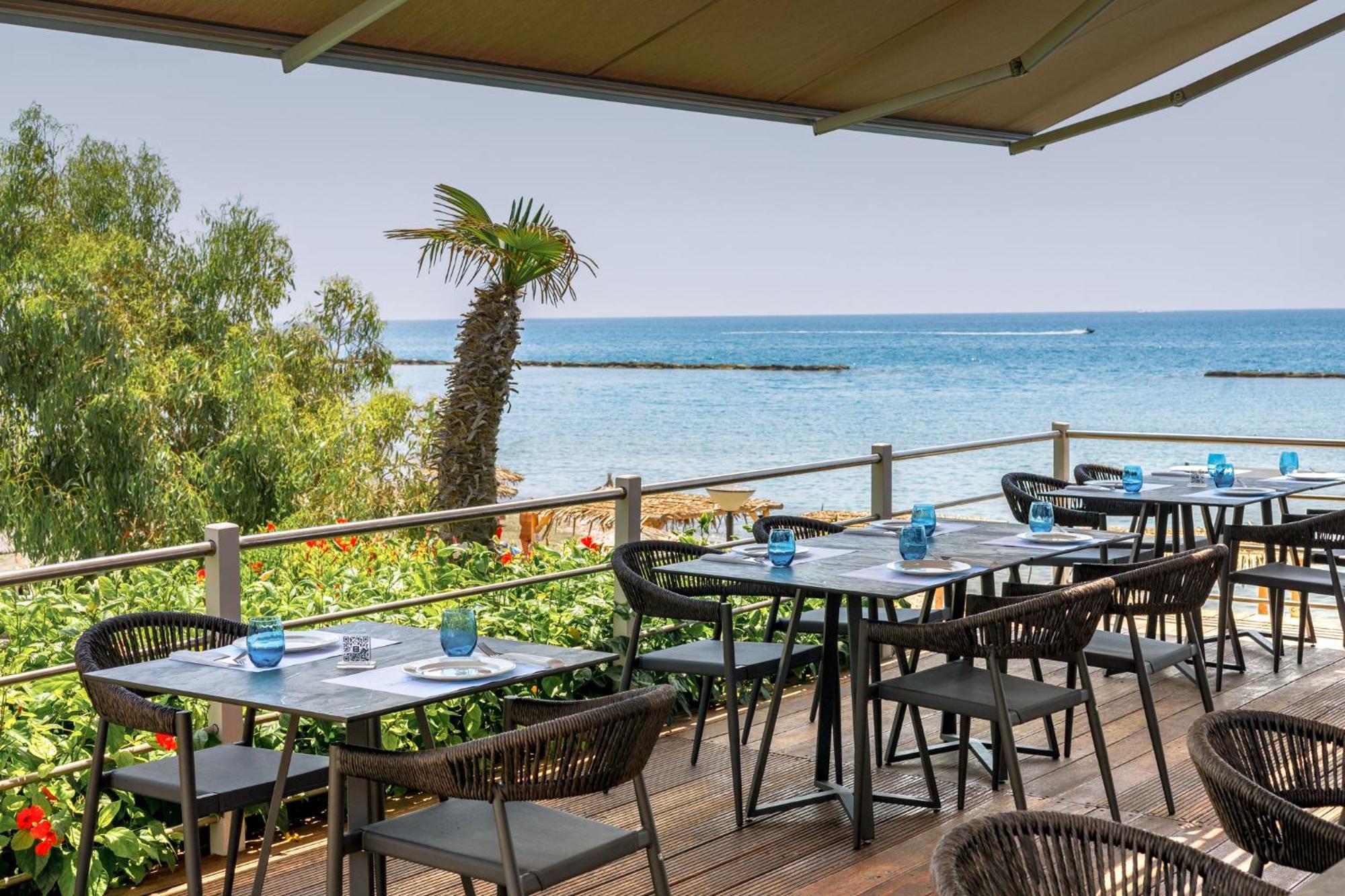 Hotel Atlantica Bay - Adults Only à Limassol Extérieur photo